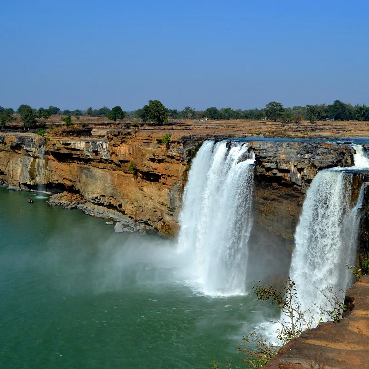 चित्रकोट जलप्रपात बस्तर छत्तीसगढ़ का विशाल और खूबसूरत झरना इंद्रावती नदी पर