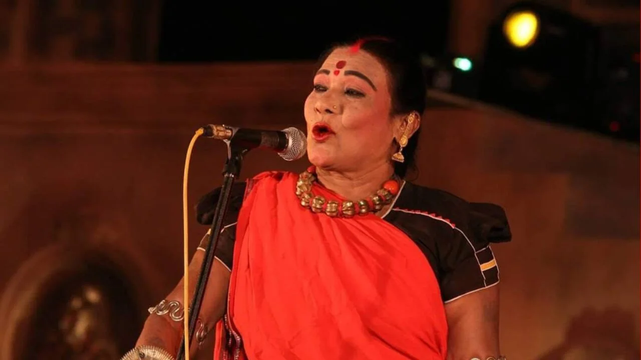 Teejan Bai performing Pandavani, traditional folk storytelling of Chhattisgarh, wearing traditional attire and expressing Mahabharata stories with powerful gestures.