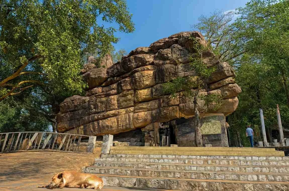 छाता पहाड़ गिरौदपुरी धाम बलौदा बाजार छत्तीसगढ़ का प्राकृतिक और धार्मिक स्थल